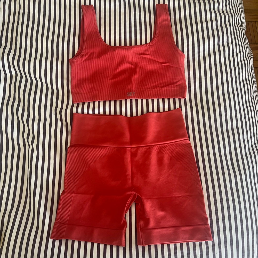 SET active Red Ribbed Sports Bra and Shorts Set - like new!